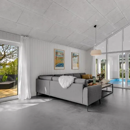 Beautiful In With Kitchen Holiday home